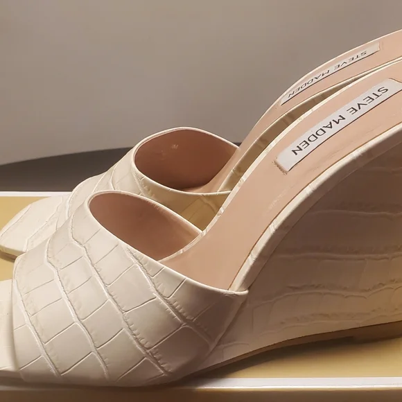STEVE MADDEN Wedge Heels/Sandals - Picture 2 of 7